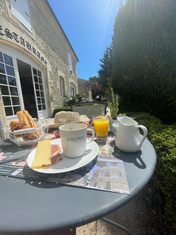 Hotel Logis Domaine du Prieuré à Tonnay-Boutonne Extérieur photo