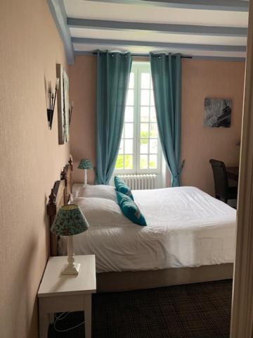 Hotel Logis Domaine du Prieuré à Tonnay-Boutonne Extérieur photo