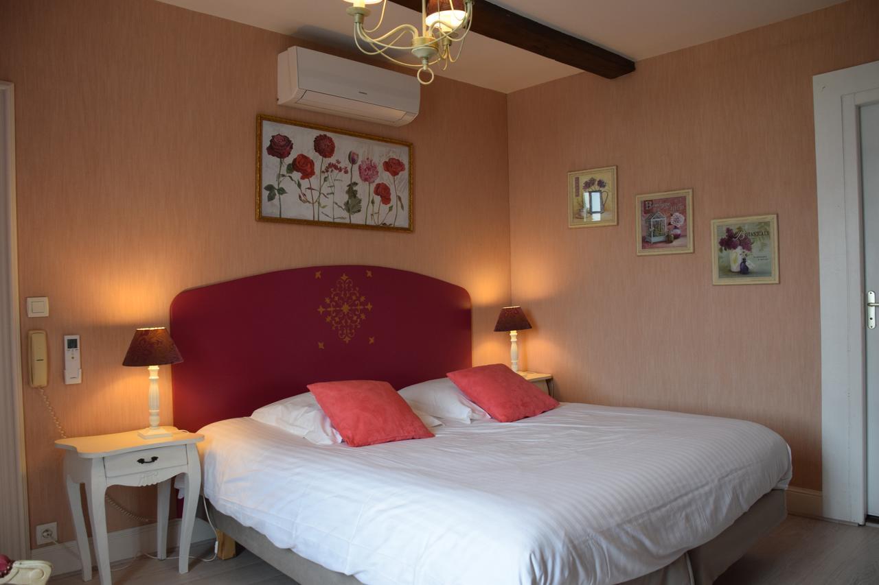 Hotel Logis Domaine du Prieuré à Tonnay-Boutonne Extérieur photo