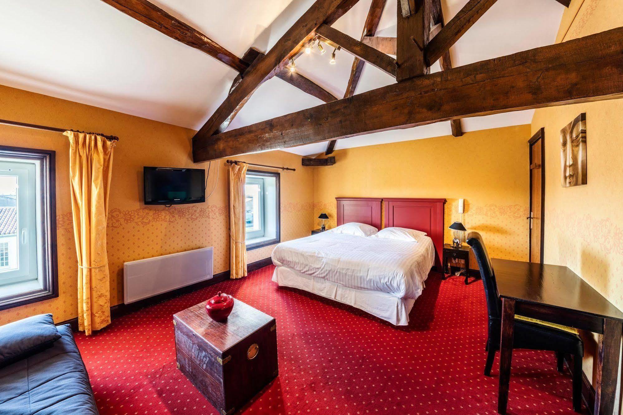 Hotel Logis Domaine du Prieuré à Tonnay-Boutonne Extérieur photo