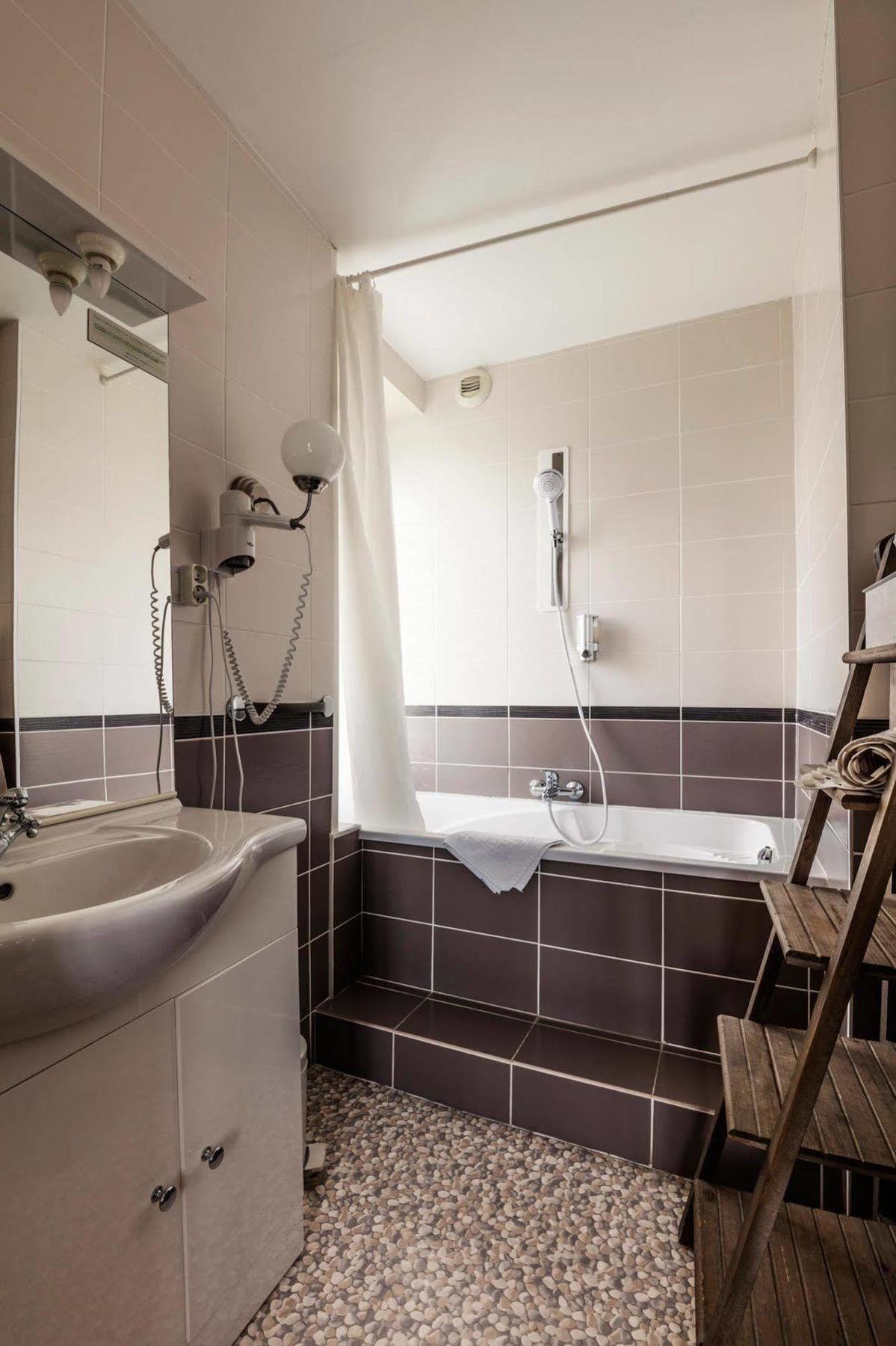 Hotel Logis Domaine du Prieuré à Tonnay-Boutonne Extérieur photo