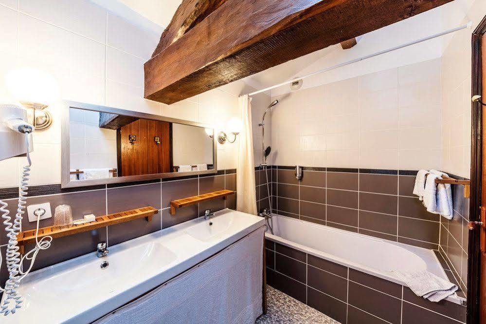 Hotel Logis Domaine du Prieuré à Tonnay-Boutonne Extérieur photo