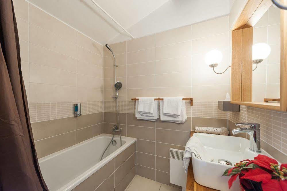 Hotel Logis Domaine du Prieuré à Tonnay-Boutonne Extérieur photo