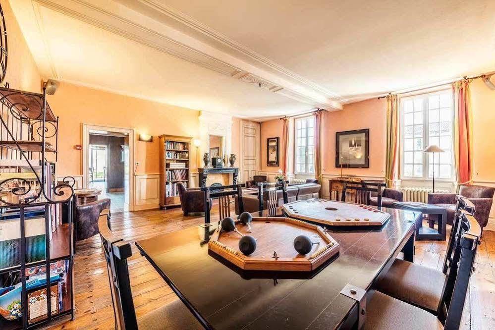Hotel Logis Domaine du Prieuré à Tonnay-Boutonne Extérieur photo