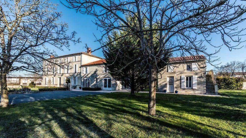 Hotel Logis Domaine du Prieuré à Tonnay-Boutonne Extérieur photo